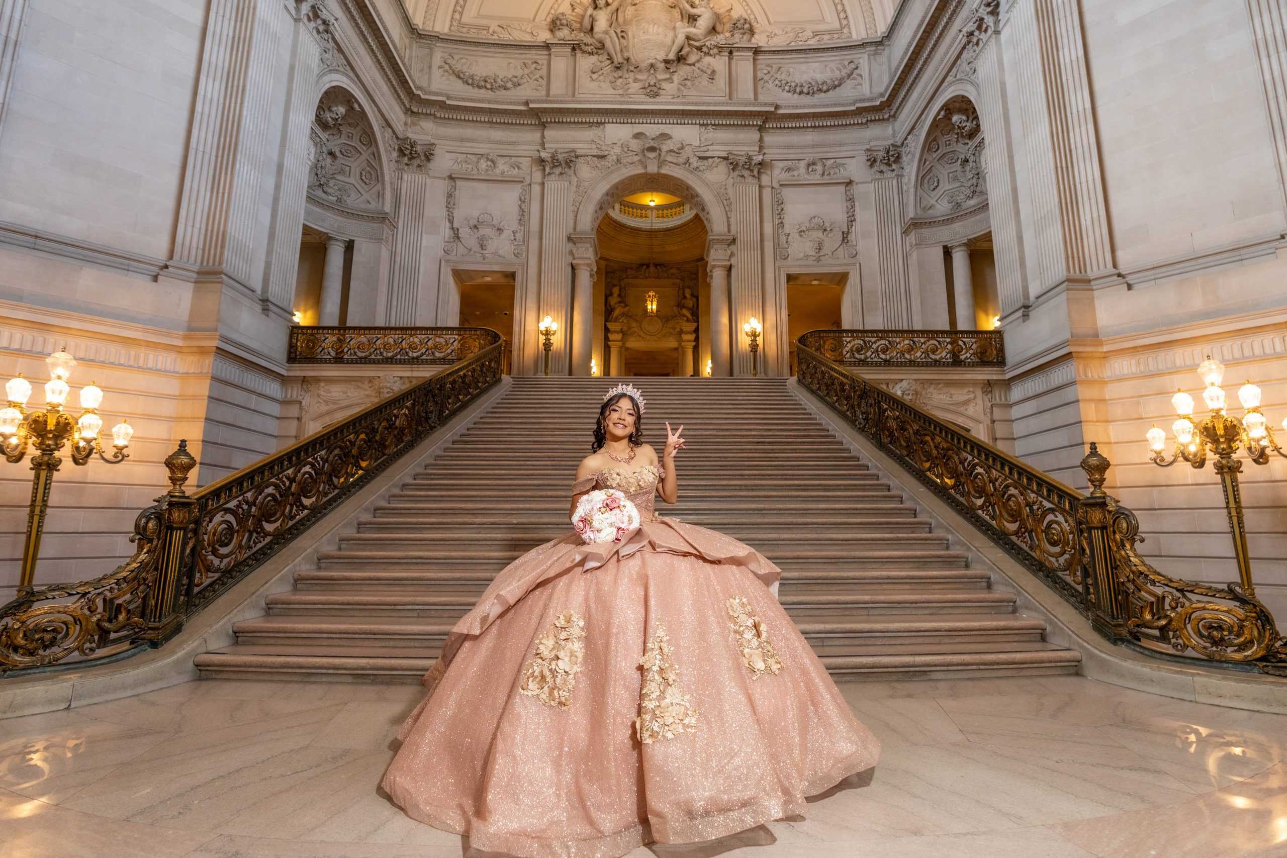San Francisco City Hall, Quinceañeara Photographer. Sacramento, CA. Foto y video